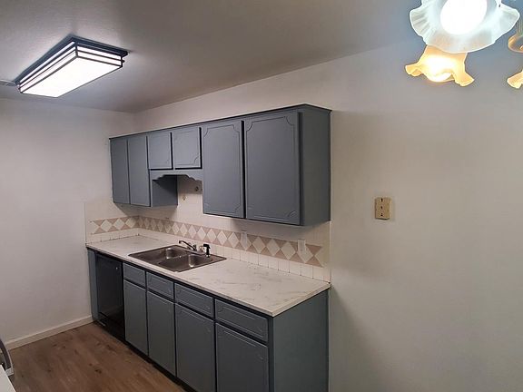 5th image of 3403 Toledo Dr #C