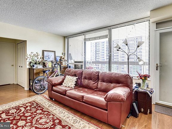 3rd image of 3701 S George Mason Dr Unit 601N