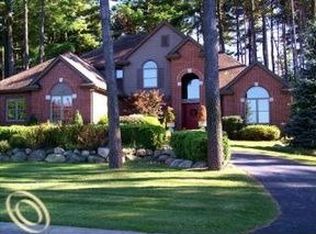 5293 Lake Forest Blvd, Brighton, MI