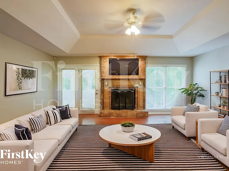 226 David Larsen Dr — Photo 3