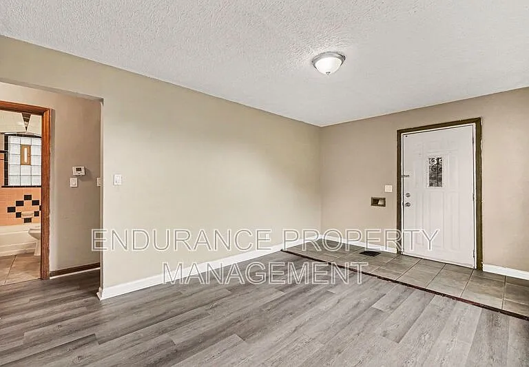937 Grand Ave — Photo 5
