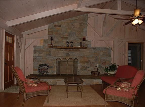 5th image of 820 Laurel Lake Dr