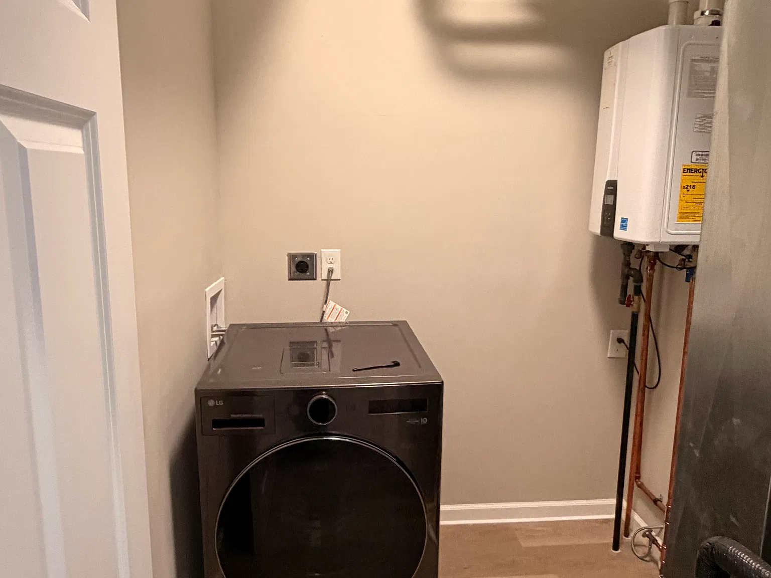 1 bed, 1.5 bath, 1200 sqft, $1,200 — Photo 4