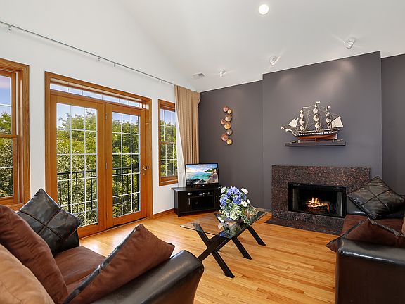 2nd image of 853 W Lakeside Pl APT 3E
