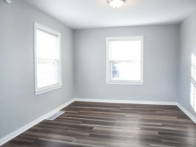 409 S College Ave — Photo 5