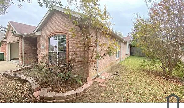 4 bed, 1953 sqft, $2,695 — Photo 2