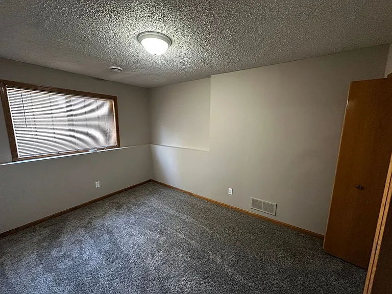 402 Creekside Dr — Photo 15