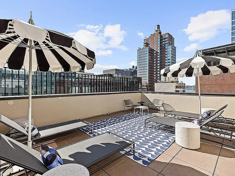 517 W 29th St #7G — Photo 6