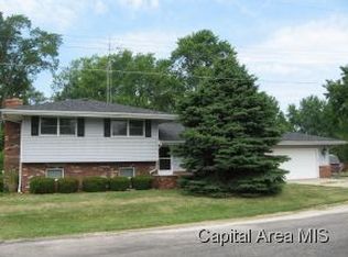 627 S 2nd St, Divernon, IL 62530