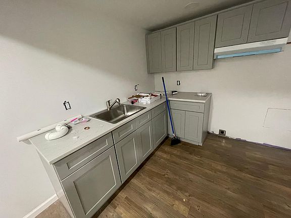 4th image of 52 Jefferson Ave #1