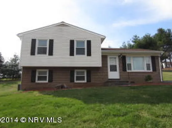 305 Maple Dr, Christiansburg, VA 24073