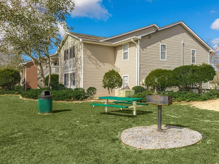 Arbors at Windsor Lake Apartments — Photo 27