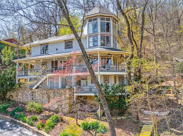 60 Hillside Ave, Eureka Springs, AR 72632