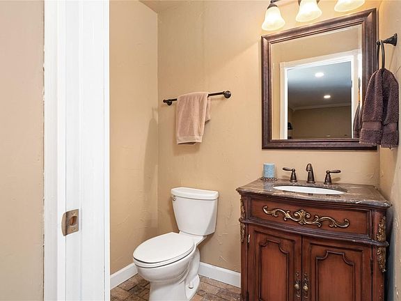 4th image of 1547 Woodroyal West Dr