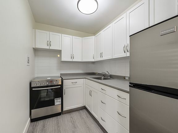 5th image of 9624 105th St NW #1556122