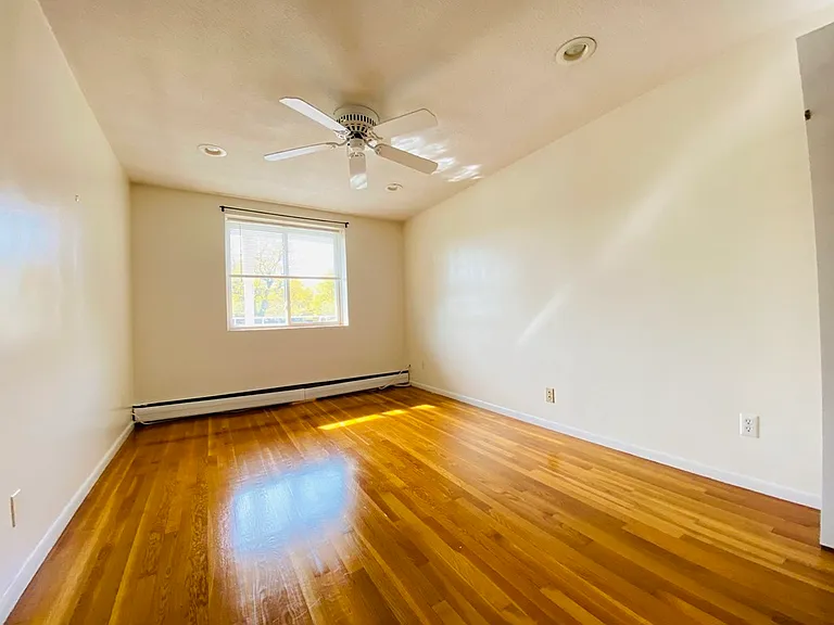 50 Green St #209 — Photo 8
