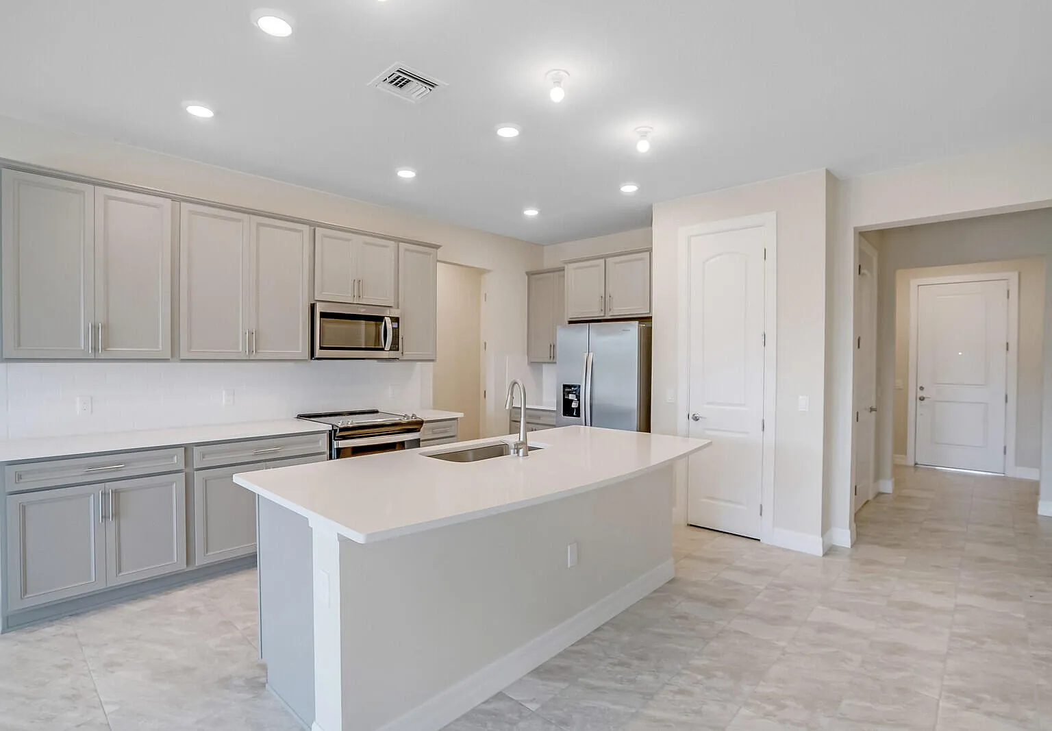 3 bed, 2.5 bath, 1816 sqft, $3,450 — Photo 4