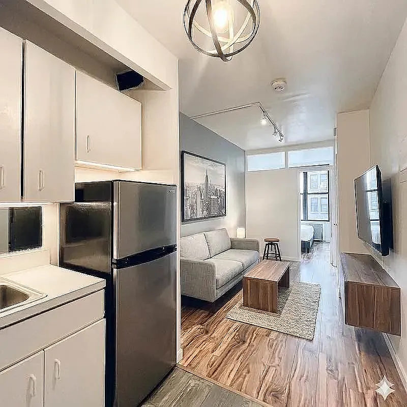 370 West 52nd Street — Photo 1