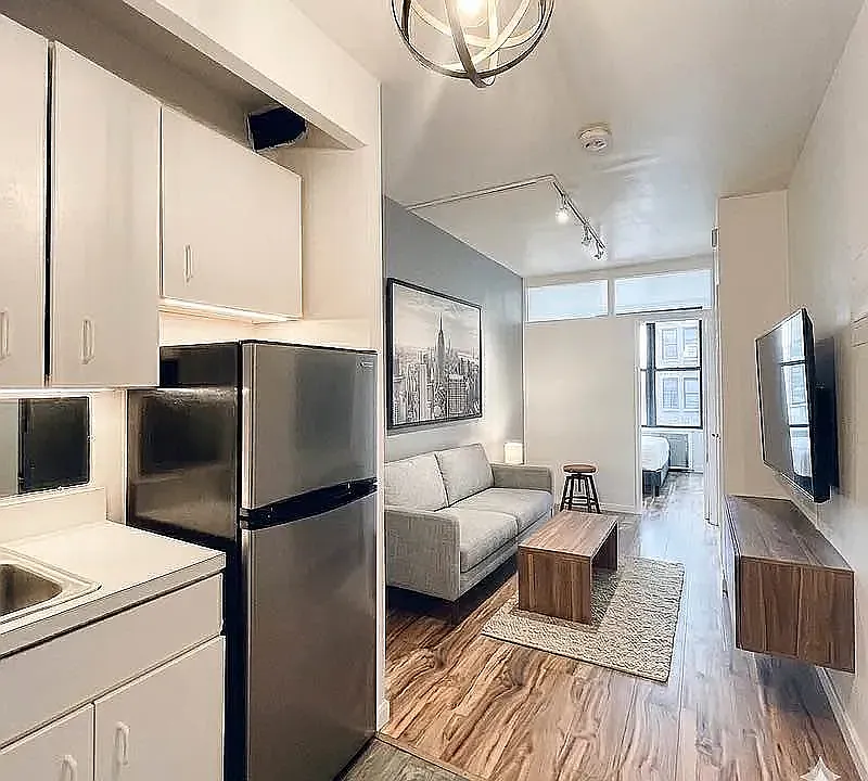 370 W 52nd St #2G