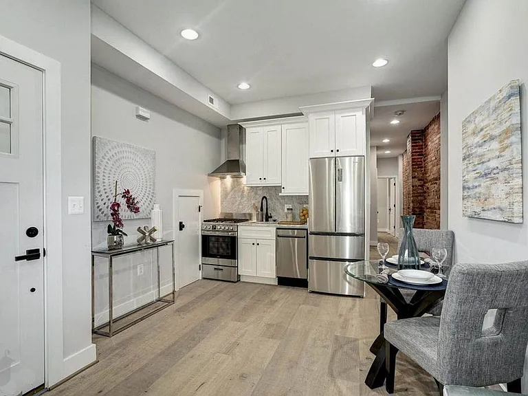 329 K St NE — Photo 1