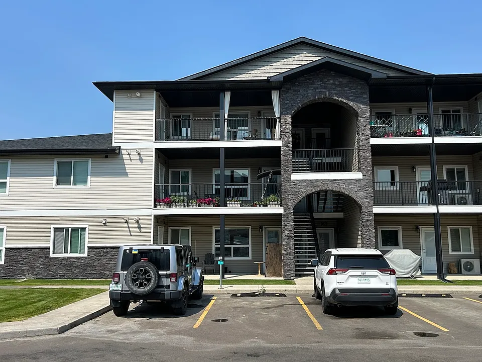 125 Willis Cres #324