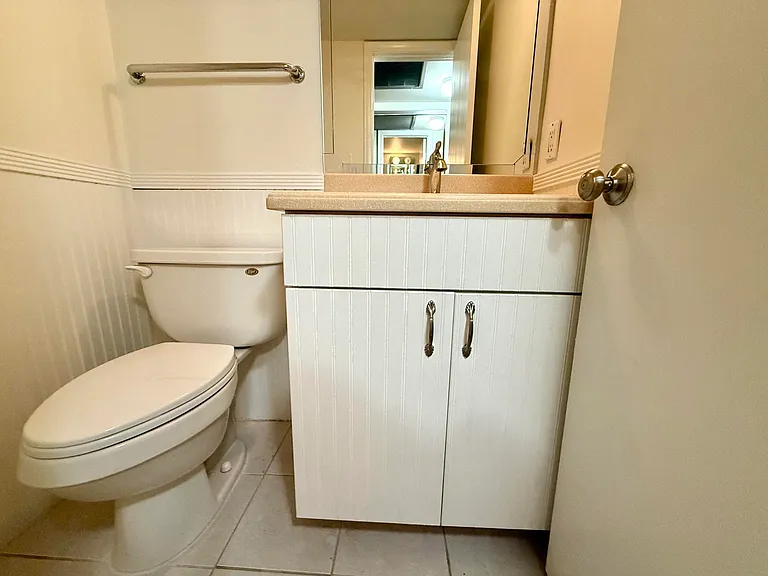 22 Andover E #A — Photo 7
