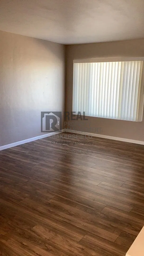 3 bed, 2.0 bath, 1131 sqft, $2,050 — Photo 4
