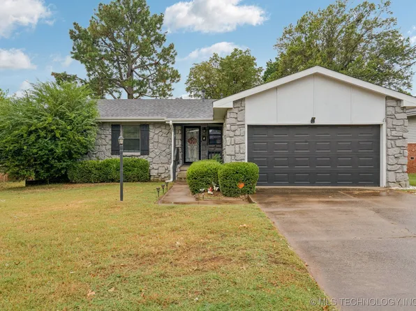 3 S Meadowhill Dr, Bristow, OK 74010