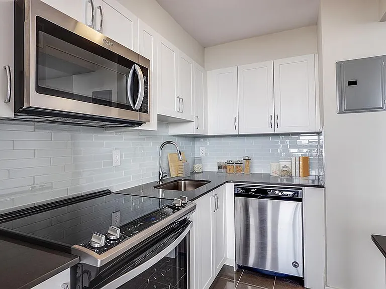 165 E 19th St #305 — Photo 5