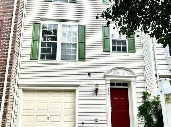 1275 Corbett Pl, Woodbridge, VA 22191