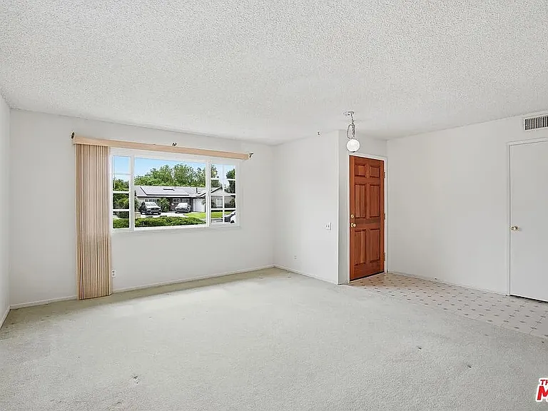6701 Neddy Ave — Photo 3