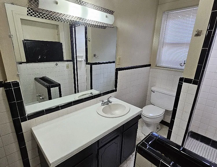 327 N Main St — Photo 16