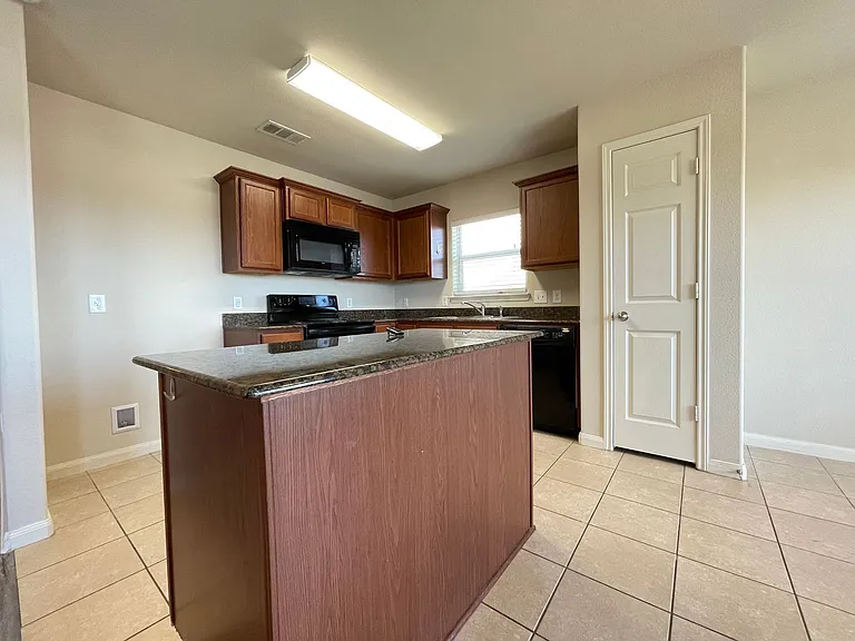 207 Dodge City Trl — Photo 11