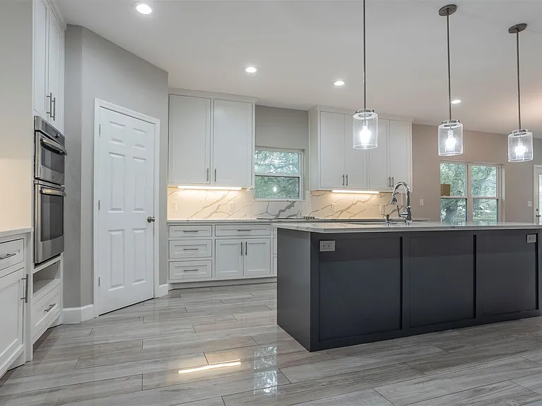 2718 Leslie Ln — Photo 7