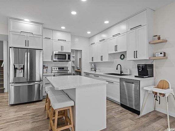 2nd image of 744 19th STREET W