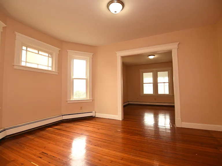 176 Adelaide St #1 — Photo 7