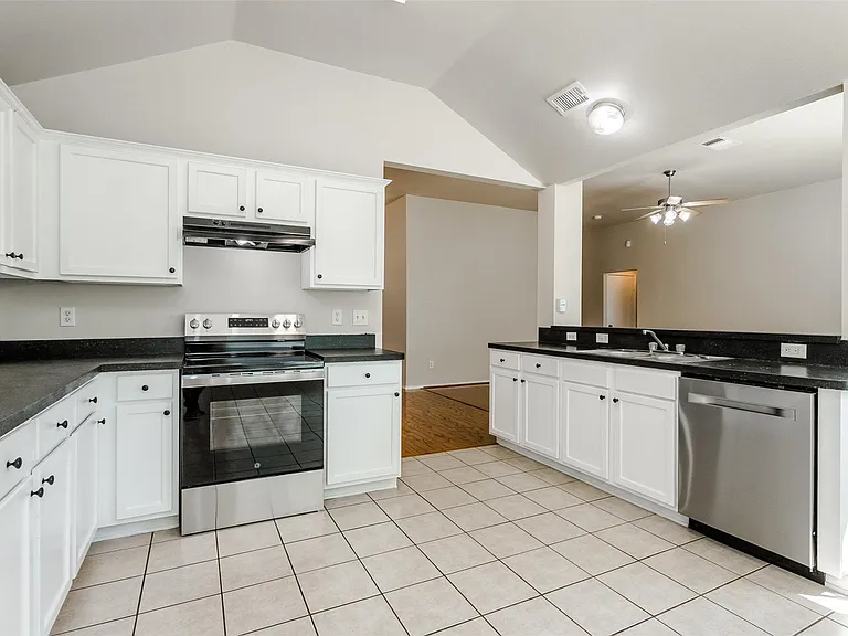 1017 Caleb St — Photo 33