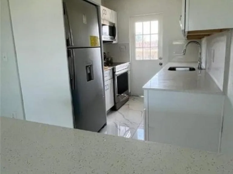 21043 Gladis Ave — Photo 6