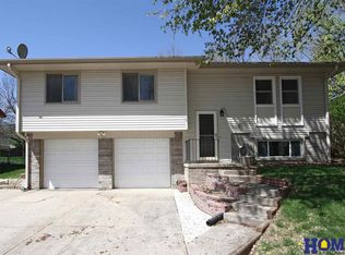 6115 NW 5th St, Lincoln, NE 68521
