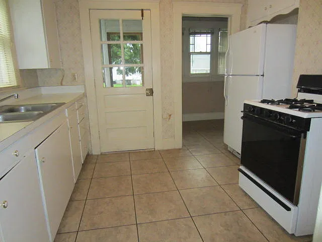 616 E Grand - 3BR House Across from MSU Campus! — Photo 4