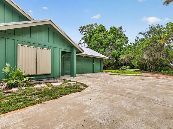 5th image of 2111 SW Racquet Club Drive