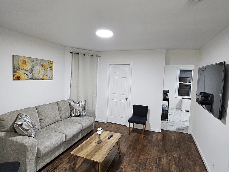 294 N Park St — Photo 6