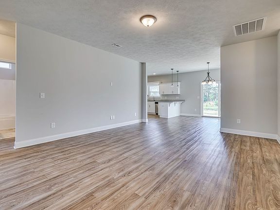 4th image of 340 Fox Haven Dr