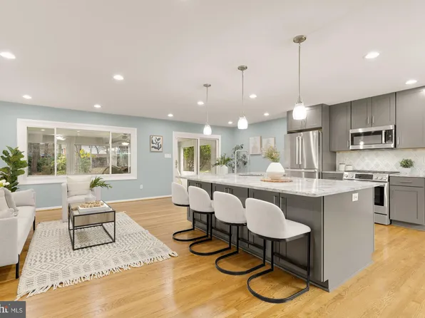 2514 Jackson Pkwy, Vienna, VA 22180