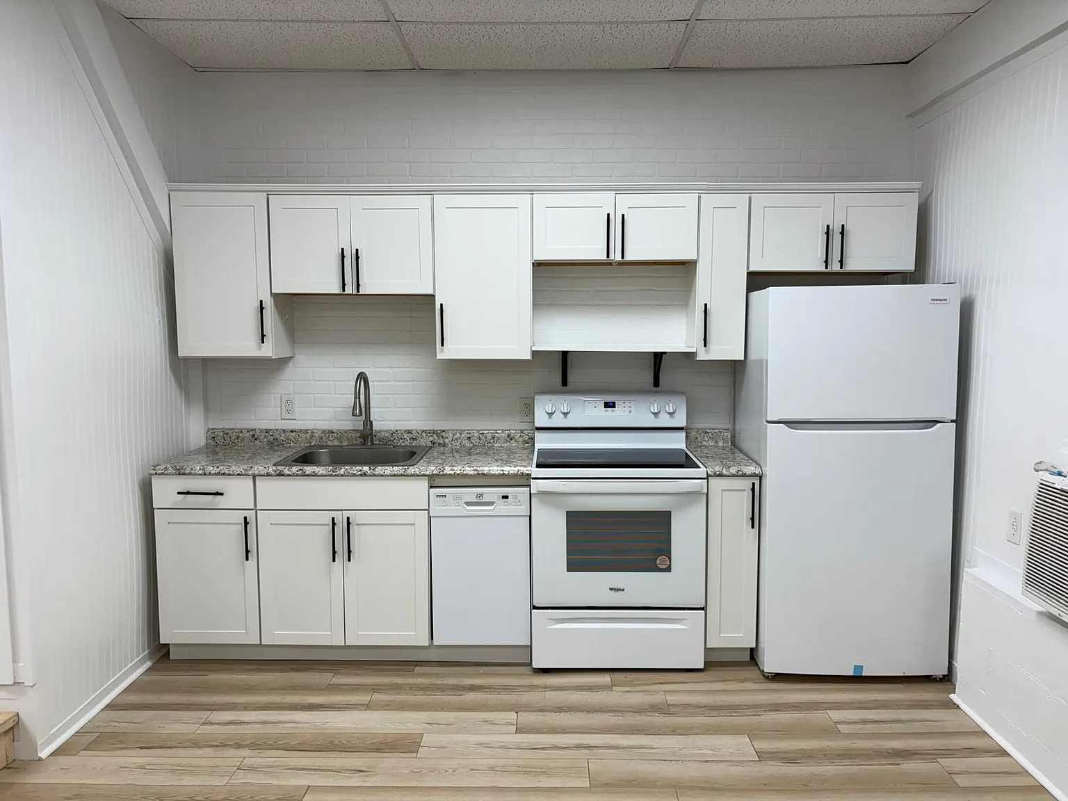 Studio, 720 sqft, $1,295 — Photo 4