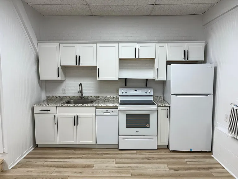 2229 Beeler Ave #C — Photo 2