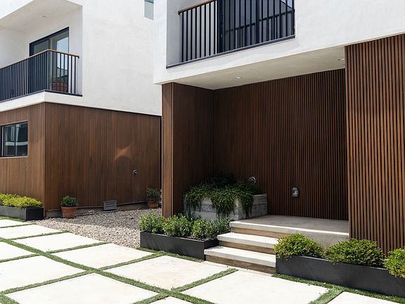 5th image of 623 N Mariposa Ave #1/4