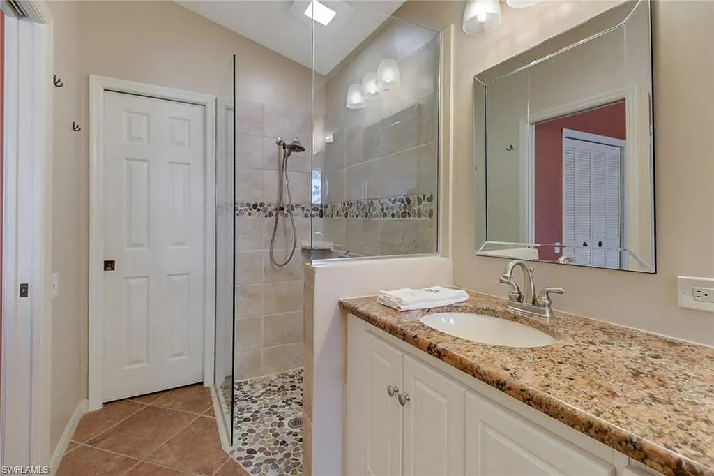 3 bed, 2.0 bath, 1800 sqft, $4,000 — Photo 4