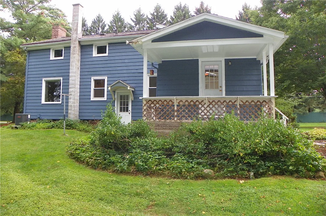 3 bed, 2.0 bath, 1403 sqft, $2,900 — Photo 2