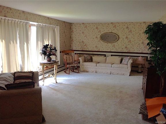 3rd image of 118 S Prince Dr